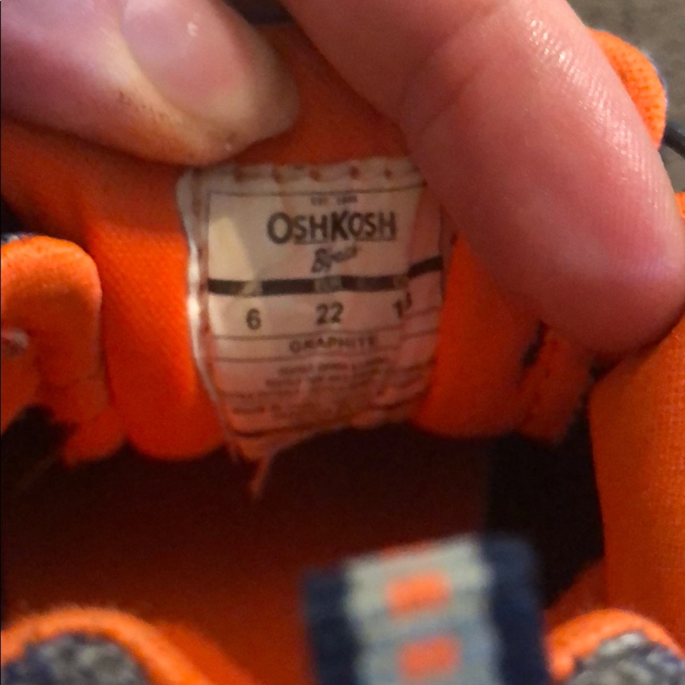 OshKosh boy’s tennis shoes size 6 4 for $12 - Picture 4 of 5